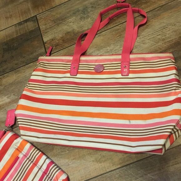 Coach - Cute Crossbody Purse & Travel Tote! - Picture 4 of 8